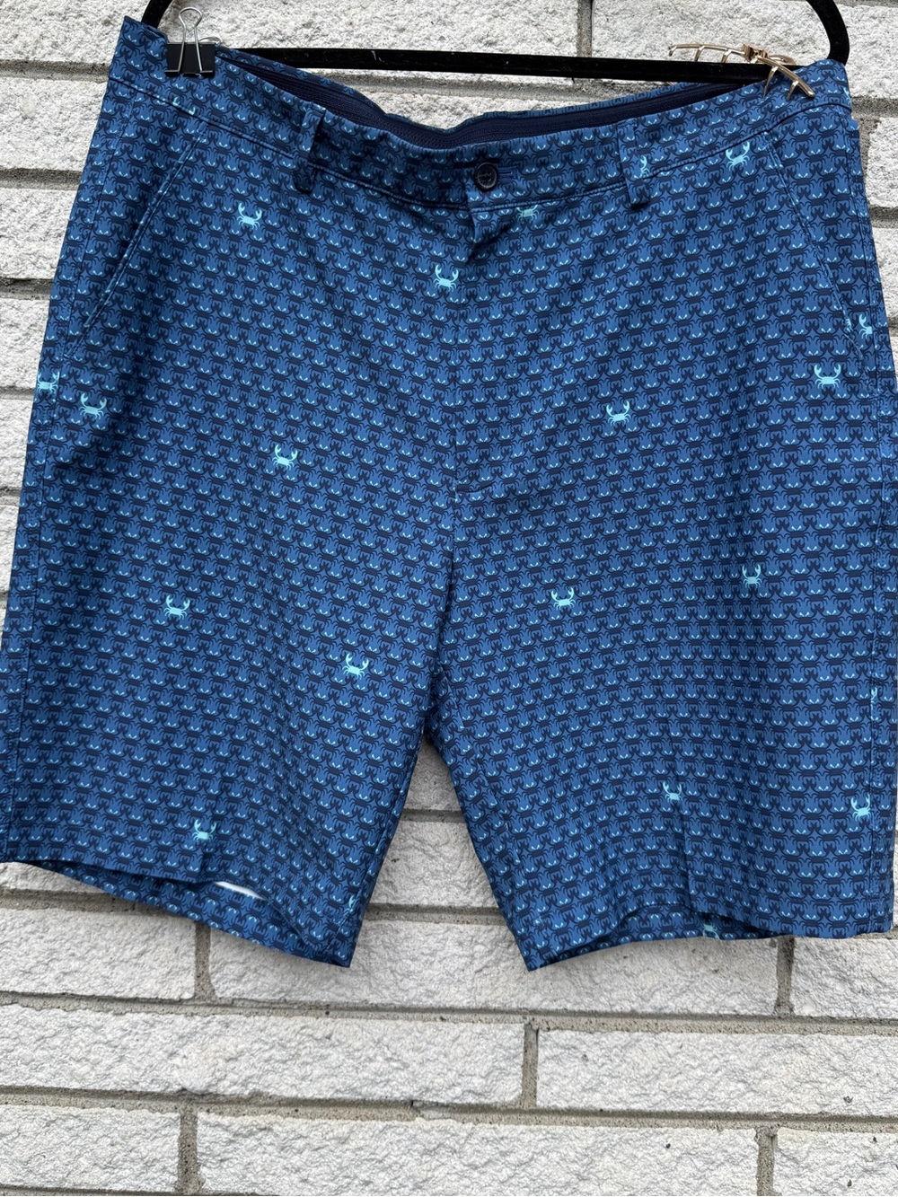 Greg Norman Men's Blue Crab Patterned Shorts